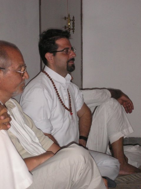 alla cerimonia serale dell'ashram di swami Premananda